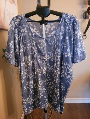 NWOT Blue Floral V-Neck Women’s Blouse